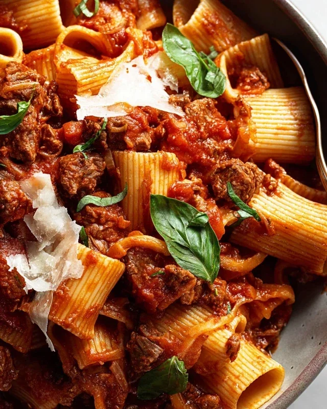 Beef Pasta in Tomato Sauce {Beef Ragu Pasta}